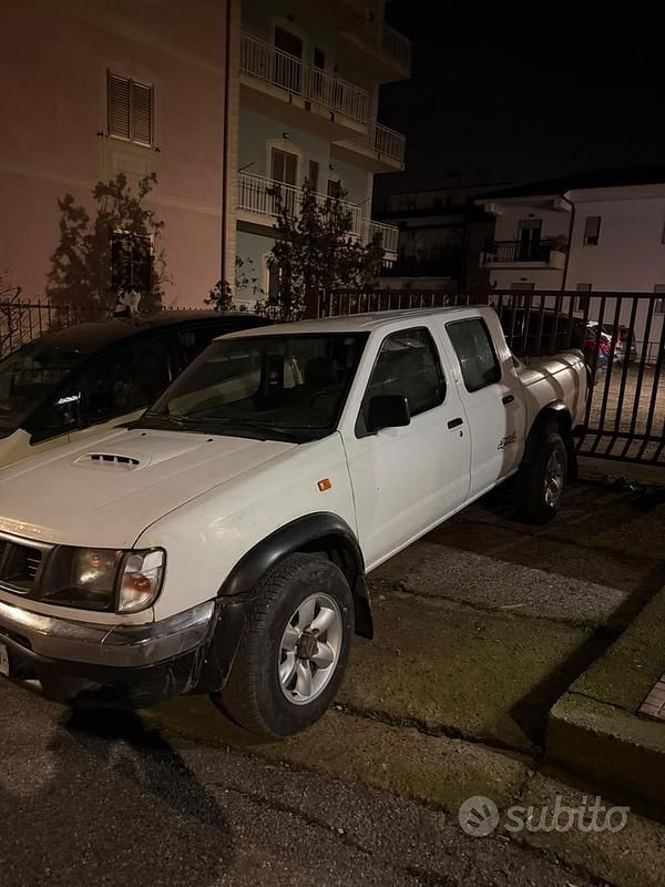 Usata Nissan Navara 103 CV (75 kW) 1999 Bianco Pick-up