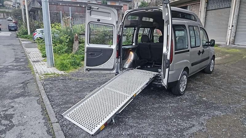 Usata Fiat Doblò 120 CV (88 kW) 2008 Bianco Monovolume