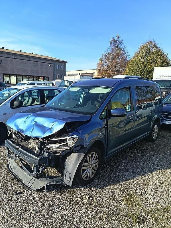 Usata VW Caddy Maxi Highline 110 CV (80 kW) 2019 Blu Monovolume