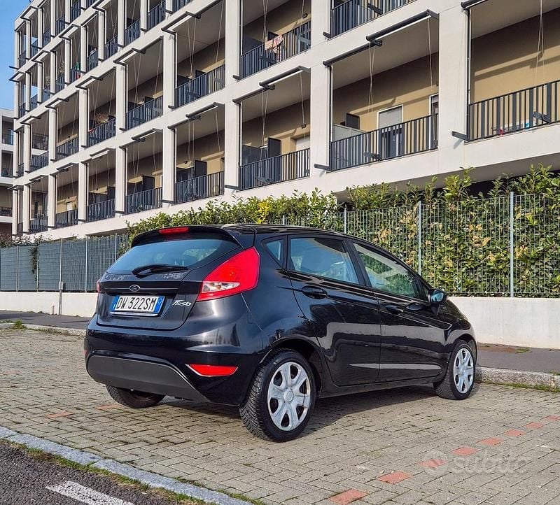 Usata Ford Fiesta 82 CV (60 kW) 2009 Nero Utilitaria