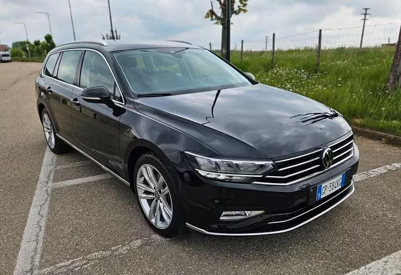 Usata VW Passat Business 150 CV (110 kW) 2023 Nero Station wagon