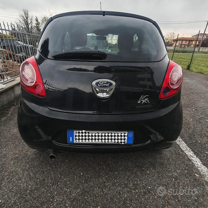 Usata Ford Ka Titanium 69 CV (50 kW) 2011 Nero Utilitaria
