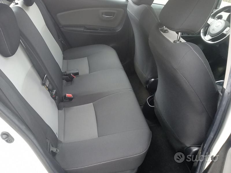 Usata Toyota Yaris Hybrid 73 CV (53 kW) 2017 Bianco Utilitaria