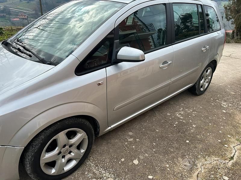 Usata Opel Zafira Enjoy 120 CV (88 kW) 2008 Grigio Monovolume