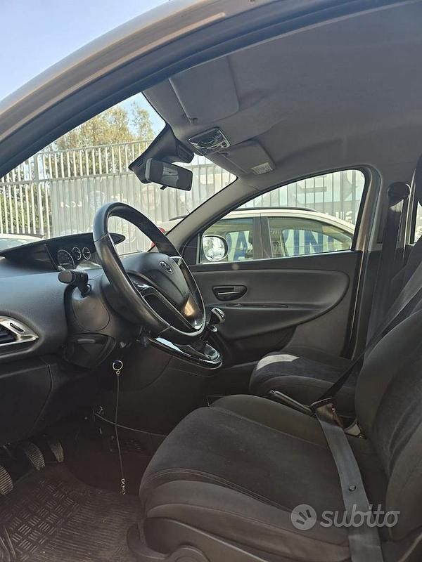 Usata Lancia Ypsilon 69 CV (50 kW) 2012 Marrone Utilitaria