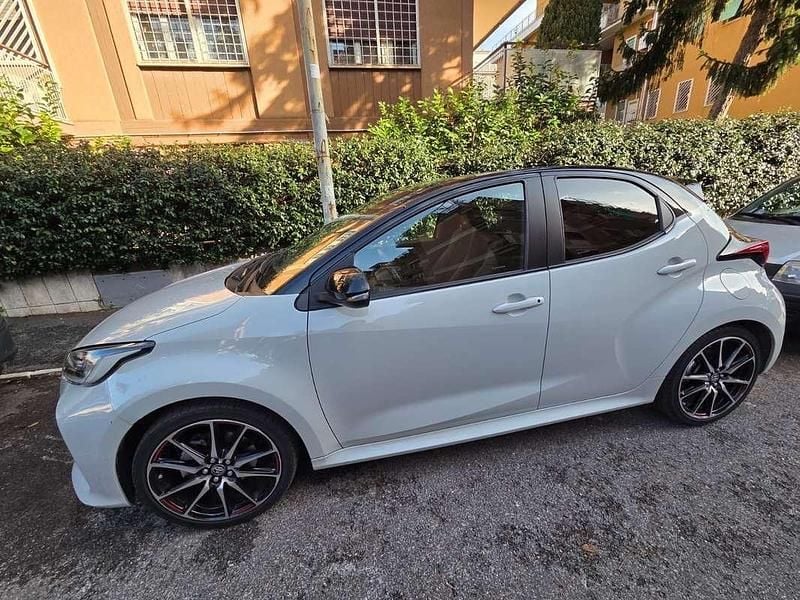 Usata Toyota Yaris Hybrid Sport 92 CV (67 kW) 2022 Berlina