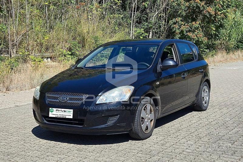 Nero Usata 2009 Kia Ceed LX Due volumi | 1600 € (Molto cara) - Immagine 1/4