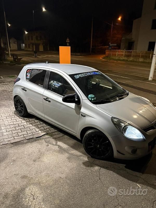 Usata Hyundai i20 78 CV (57 kW) 2010 Grigio Utilitaria