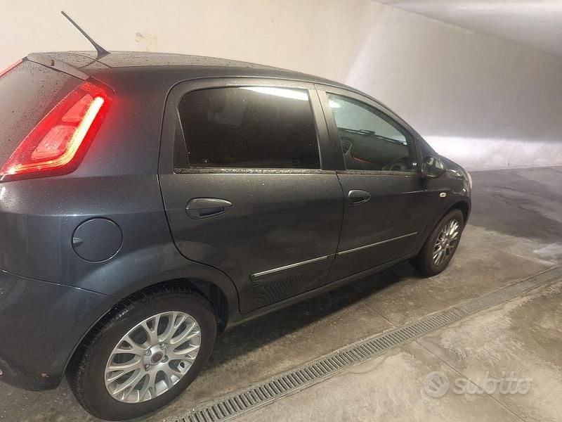 Usata Fiat Grande Punto 77 CV (56 kW) 2010 Blu Utilitaria