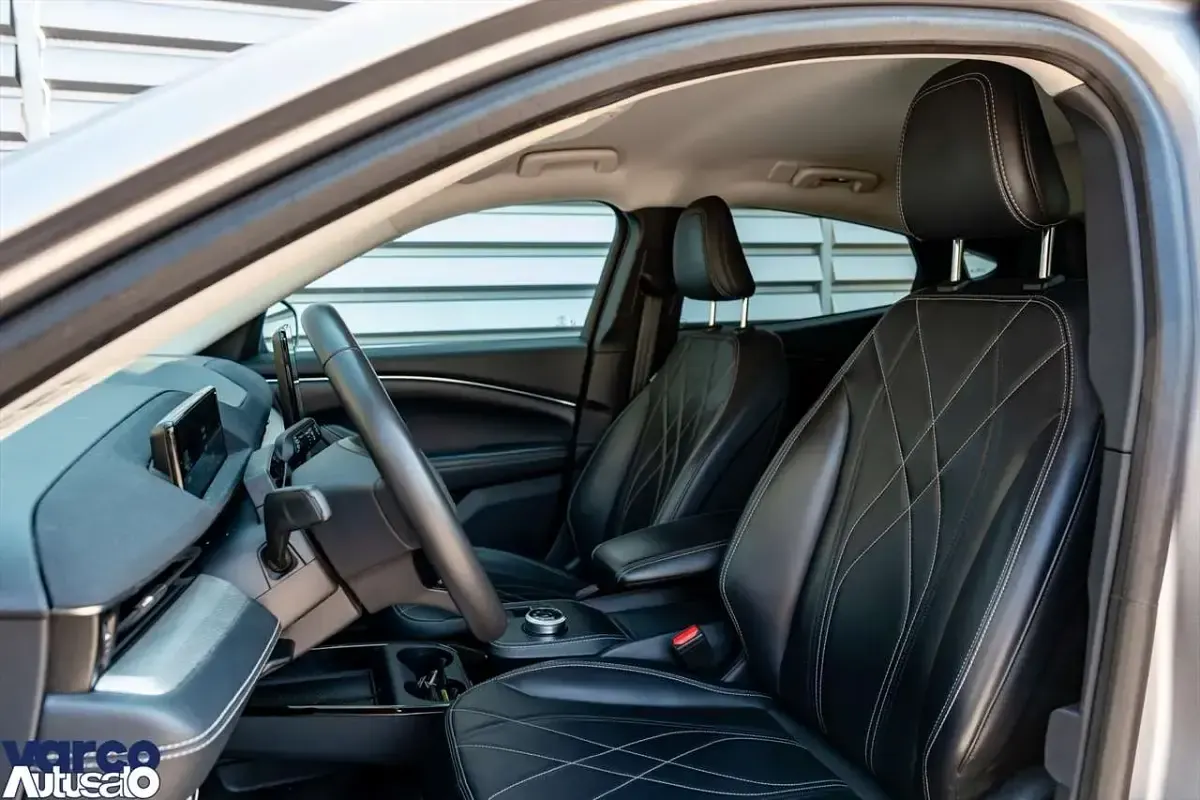 Usata Ford Mustang Standard Range 268 CV (197 kW) 2021 Grigio metallizzato Monovolume