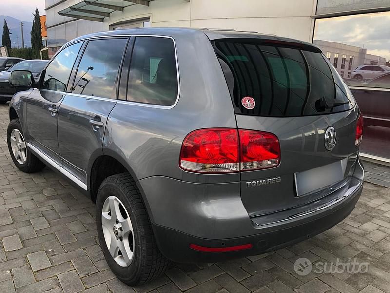 Usata VW Touareg R 174 CV (127 kW) 2005 Grigio SUV