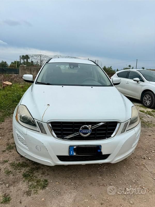 Bianco Usata 2011 Volvo XC60 Summum SUV | 4900 € - Immagine 1/4