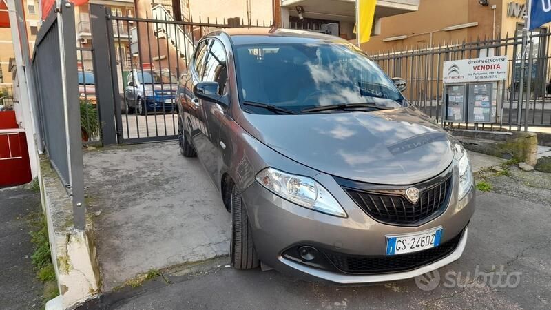 Usata Lancia Ypsilon Gold 69 CV (50 kW) 2023 Grigio Utilitaria