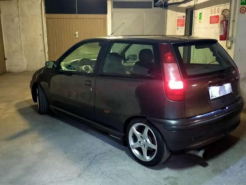 Usata Fiat Punto 133 CV (97 kW) 1994 Grigio Berlina