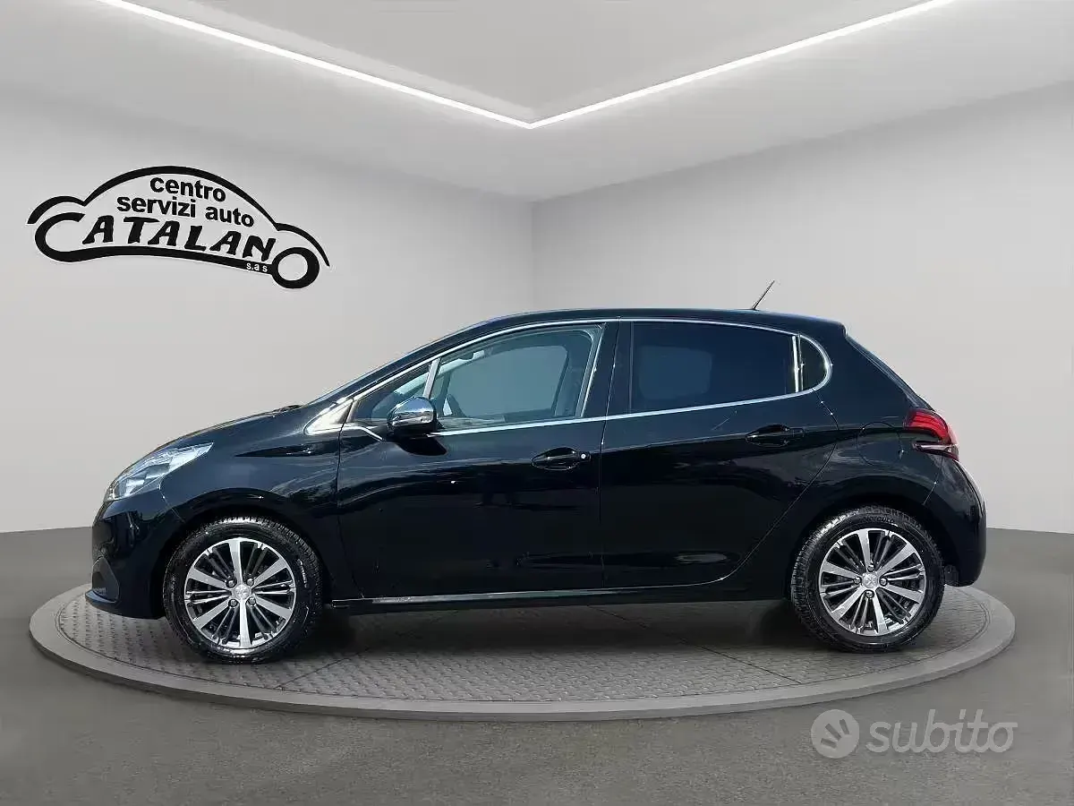 Usata Peugeot 208 Allure 75 CV (55 kW) 2018 Nero Utilitaria