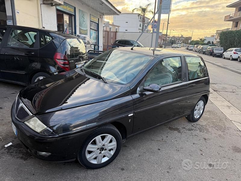 Usata Lancia Ypsilon 59 CV (43 kW) 2002 Nero Utilitaria