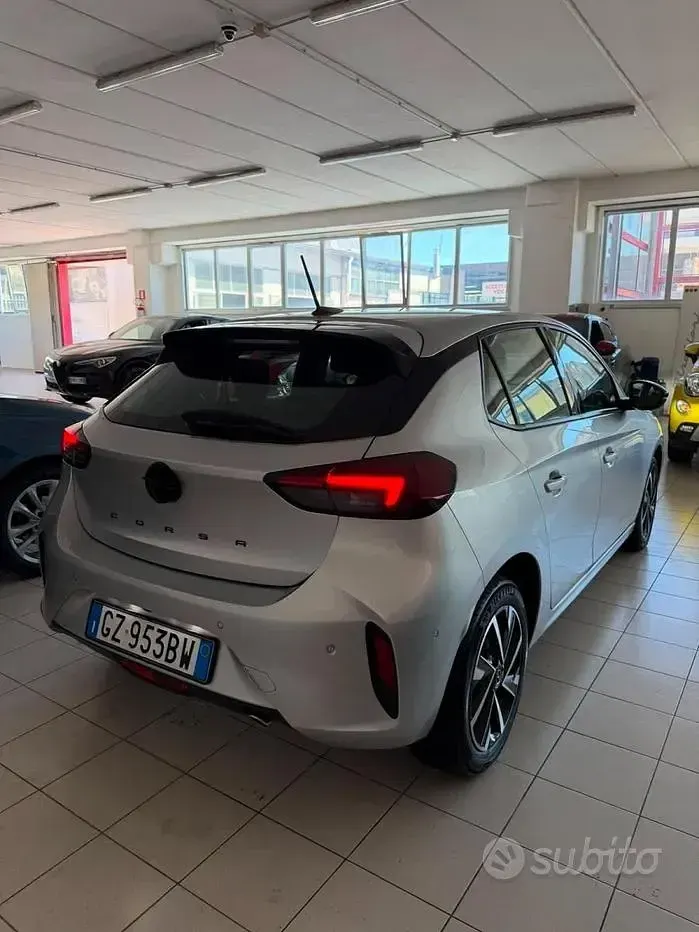 Usata Opel Corsa GS Line 101 CV (74 kW) 2025 Grigio Utilitaria