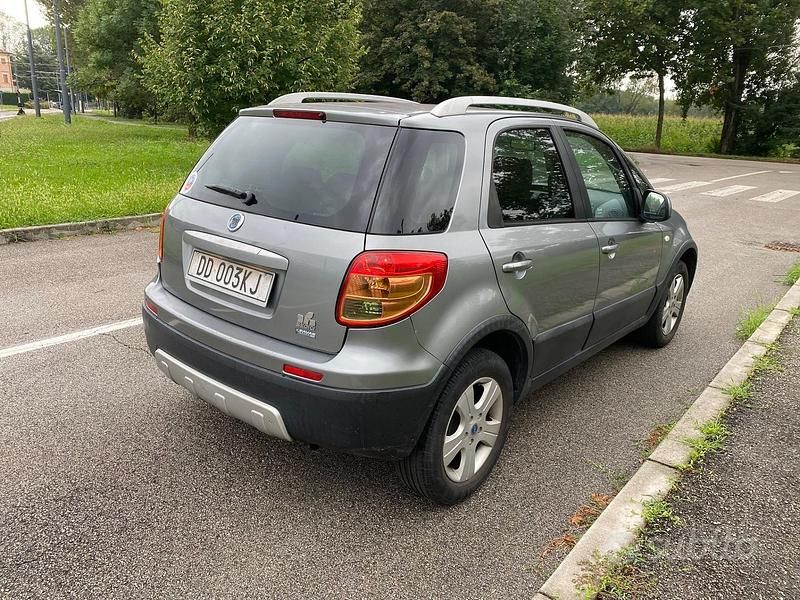 Usata Fiat Sedici Dynamic 107 CV (78 kW) 2006 Argento SUV