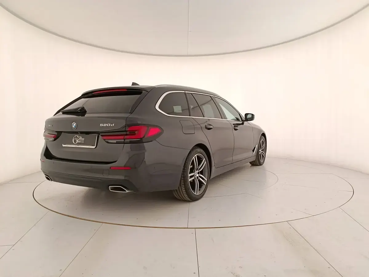 Usata BMW 520 Luxury Line 197 CV (144 kW) 2024 Grigio Station wagon