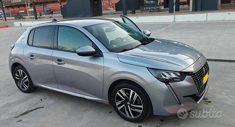 Usata Peugeot 208 Allure 101 CV (74 kW) 2021 Grigio Utilitaria