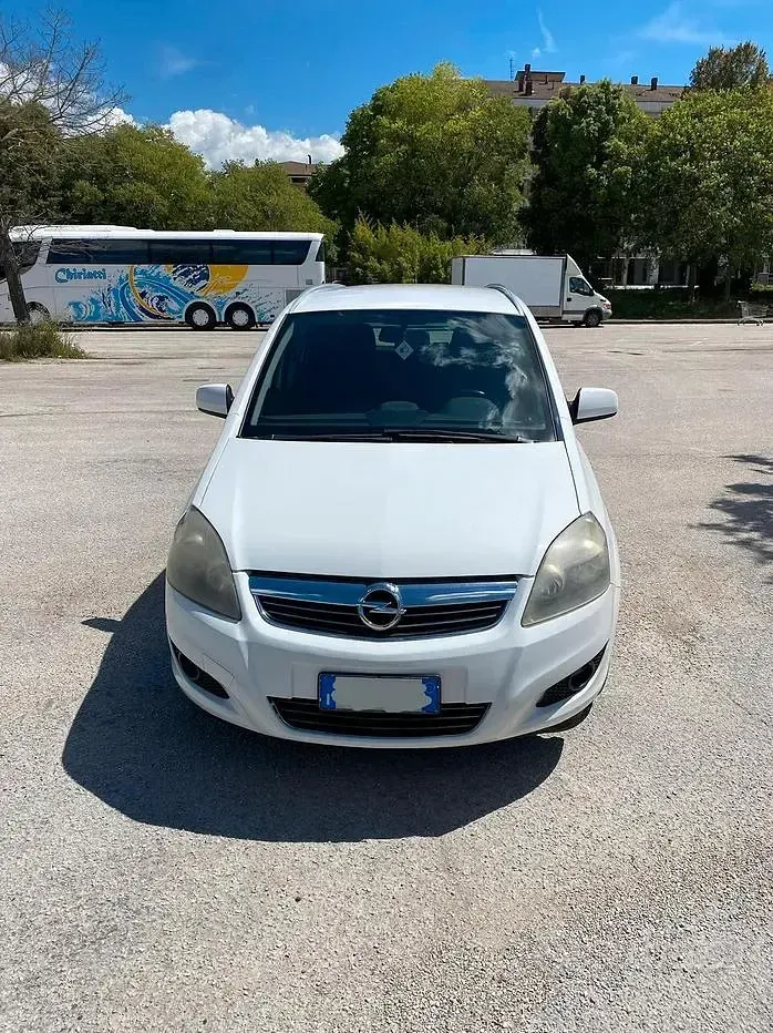 Usata Opel Zafira 150 CV (110 kW) 2013 Bianco Monovolume