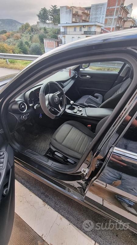Usata Alfa Romeo Giulia 150 CV (110 kW) 2016 Nero Berlina
