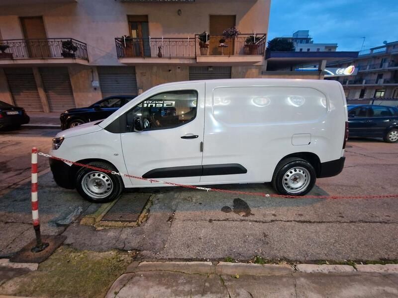 Usata Fiat Doblò 130 CV (95 kW) 2024 Bianco Monovolume