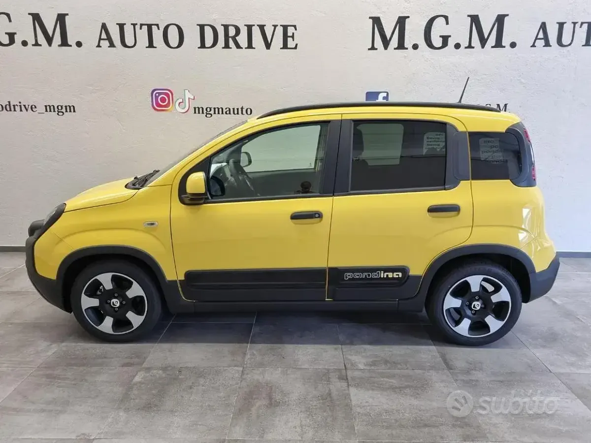 Nuova Fiat Panda Cross Cross 65 CV (47 kW) 2026 Giallo Utilitaria