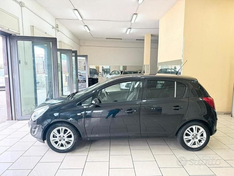 Usata Opel Corsa 85 CV (62 kW) 2012 Nero Utilitaria