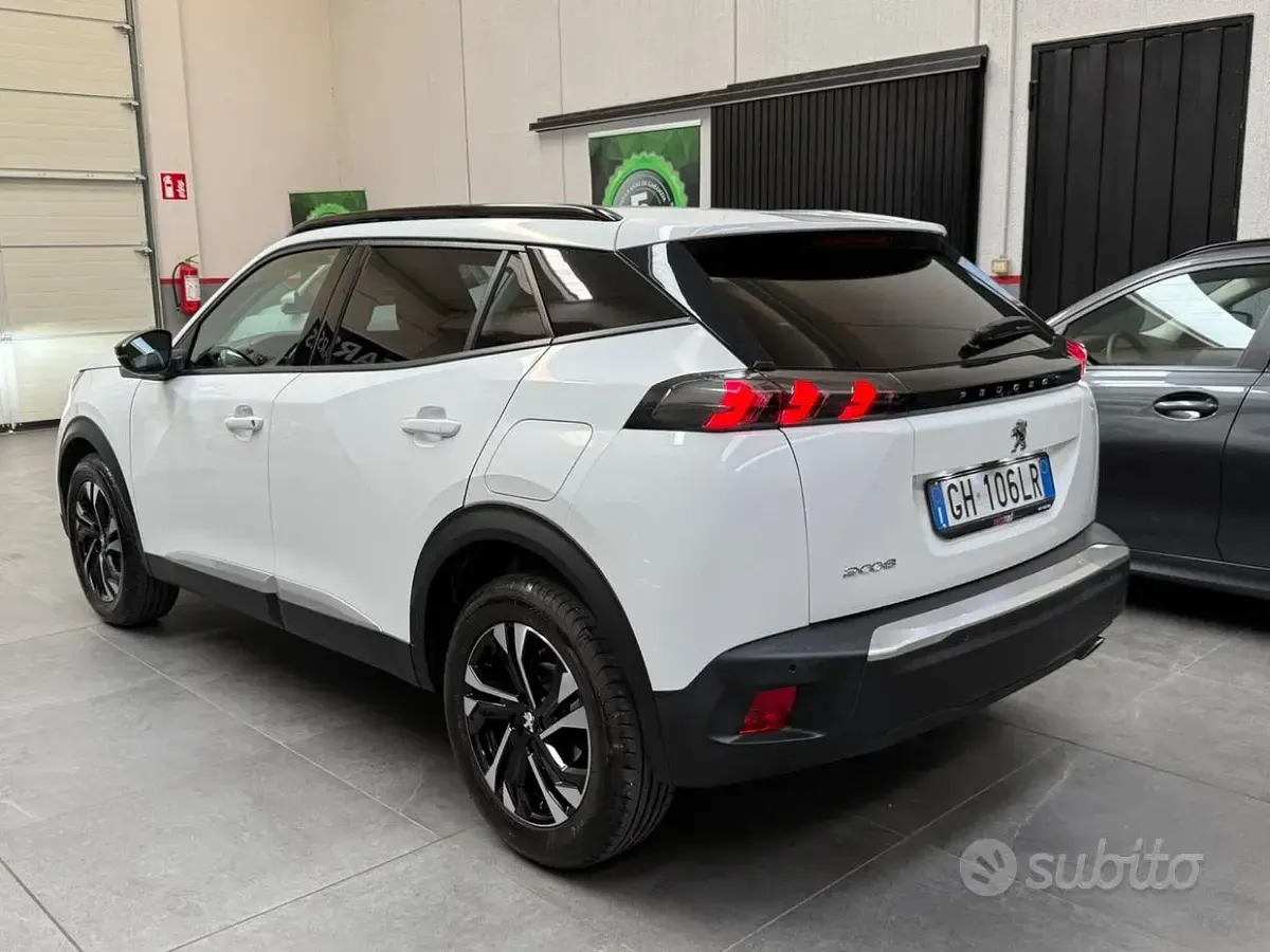 Usata Peugeot 2008 Allure 110 CV (80 kW) 2022 Bianco SUV