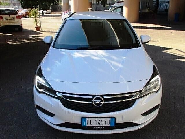 Usata Opel Astra Dynamic 136 CV (100 kW) 2017 Bianco pastello Station wagon