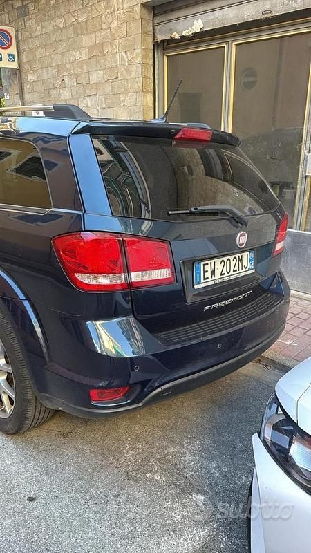 Usata Fiat Freemont Lounge 170 CV (125 kW) 2014 Blu SUV