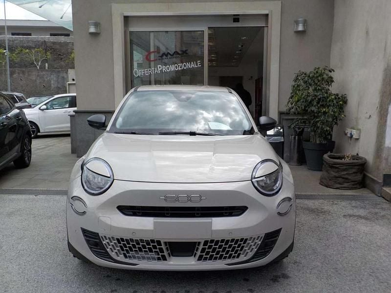 Altro metallizzato Usata 2023 Fiat 600 SUV | 19.900 € (Super prezzo) - Immagine 1/4