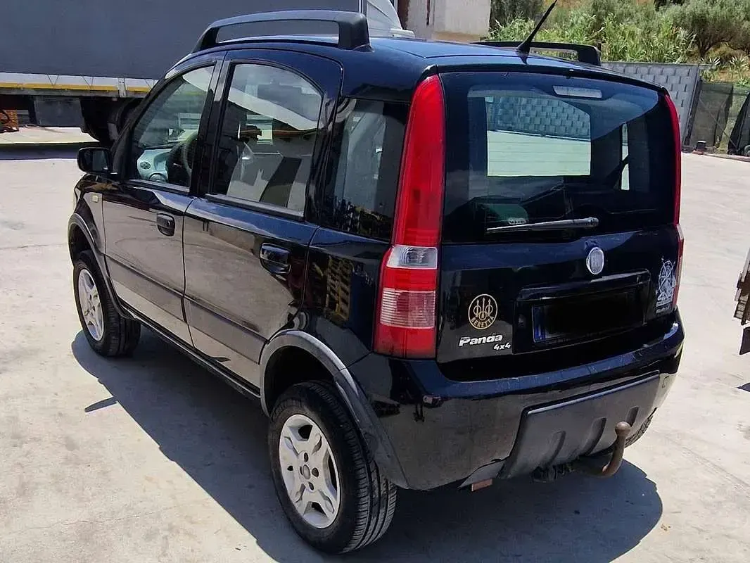 Usata Fiat Panda 4x4 Climbing 69 CV (50 kW) 2008 Nero Utilitaria