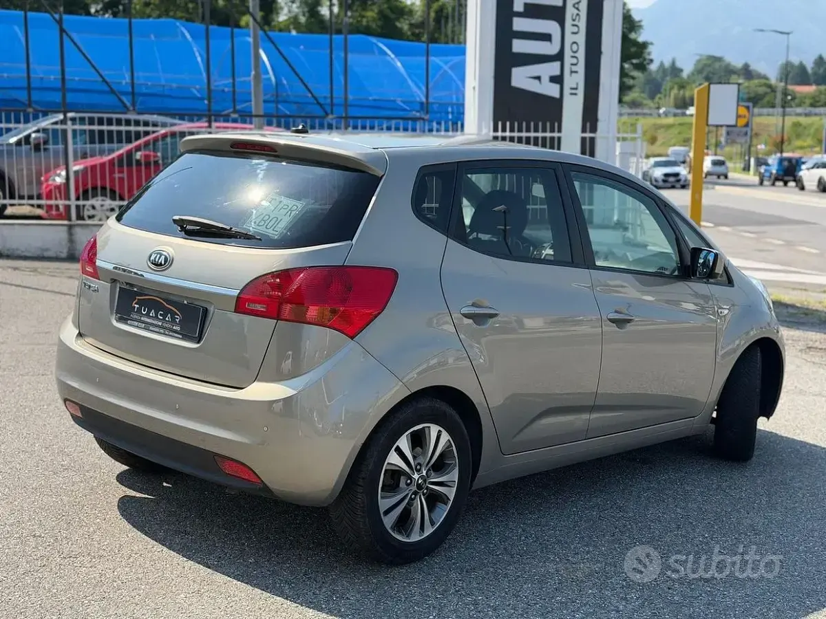 Usata Kia Venga 90 CV (66 kW) 2017 Giallo Utilitaria