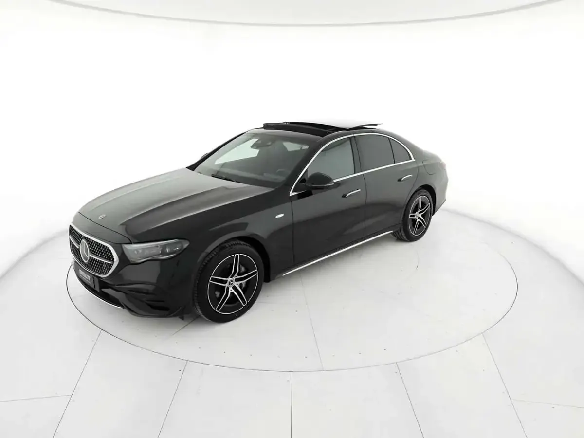 Usata Mercedes E300 AMG Line Premium Plus 313 CV (230 kW) 2025 Nero ossidiana metallizzato Berlina