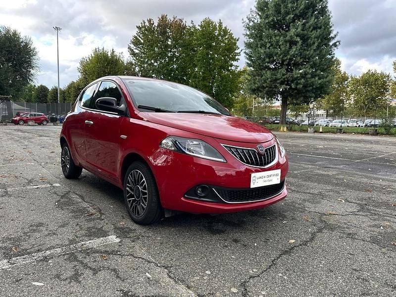 Usata Lancia Ypsilon 69 CV (50 kW) 2024 Rosso Utilitaria