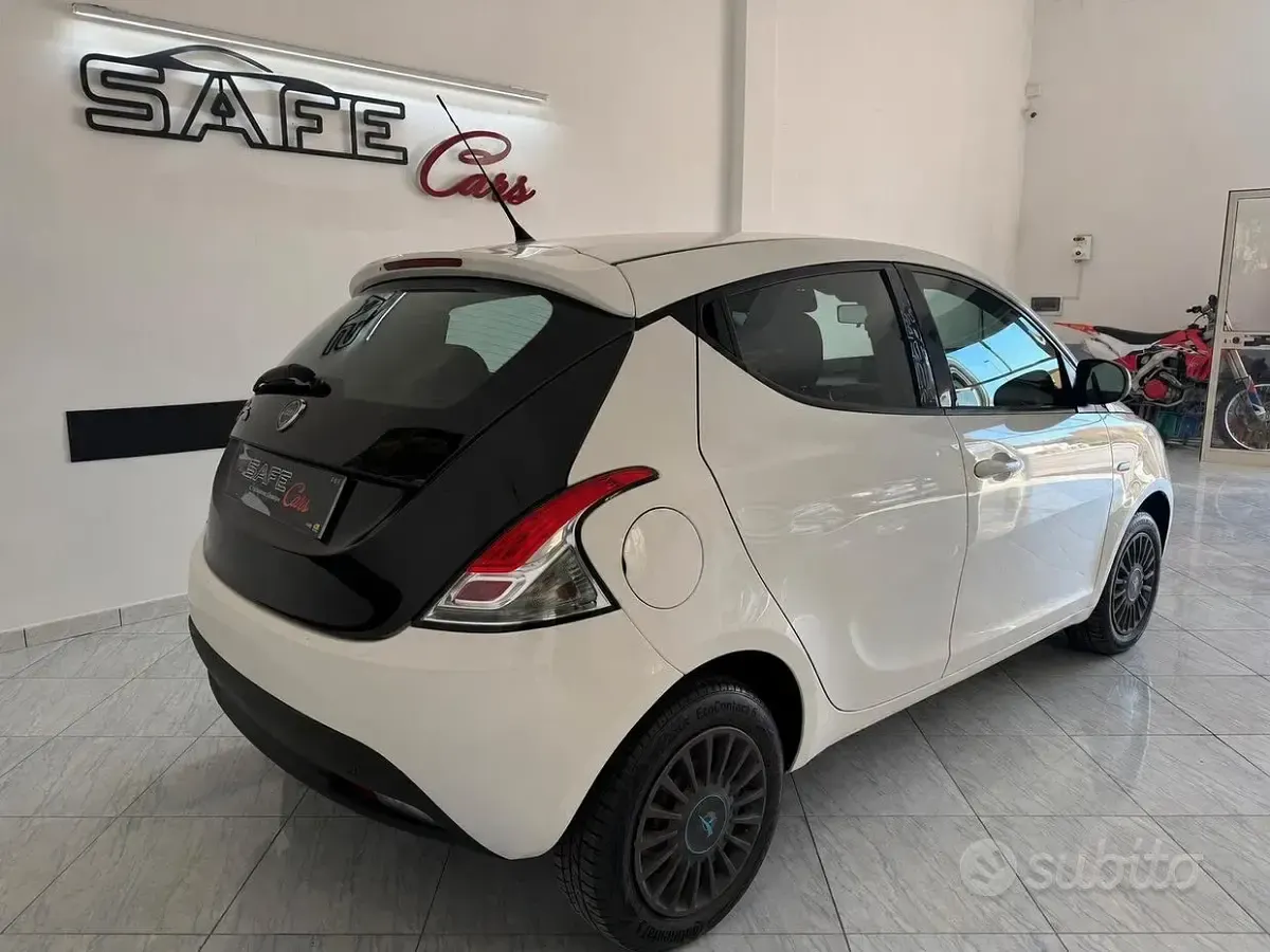 Usata Lancia Ypsilon 69 CV (50 kW) 2013 Bianco Utilitaria