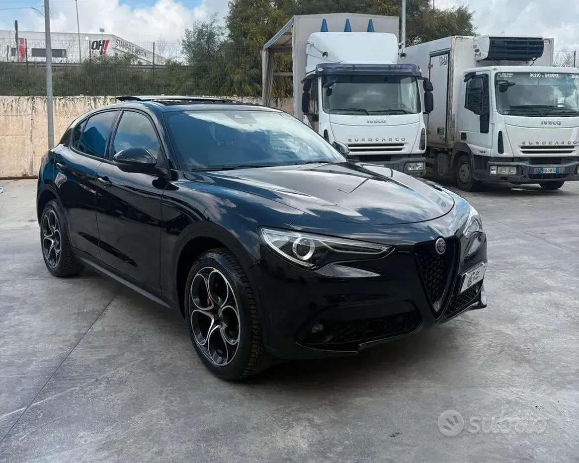 Usata Alfa Romeo Stelvio Sprint 190 CV (139 kW) 2022 Nero vulcano met SUV