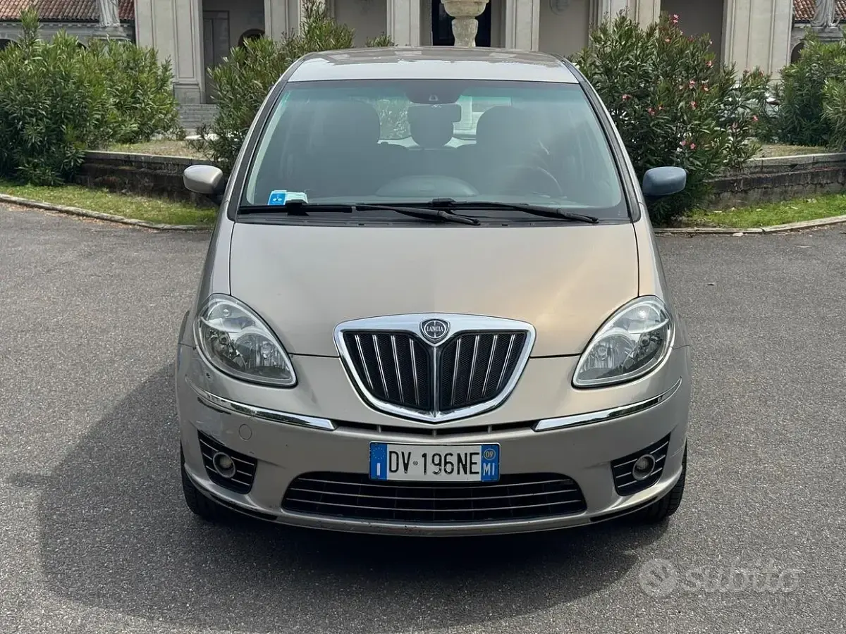 Usata Lancia Musa 95 CV (69 kW) 2009 Beige Monovolume
