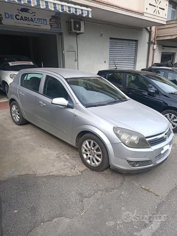 Usata Opel Astra Club 90 CV (66 kW) 2008 Grigio Berlina