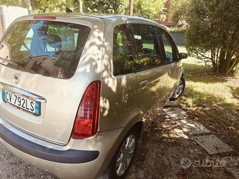 Usata 2005 Lancia Musa Monovolume | 1200 € (Super prezzo) - Immagine 1/4