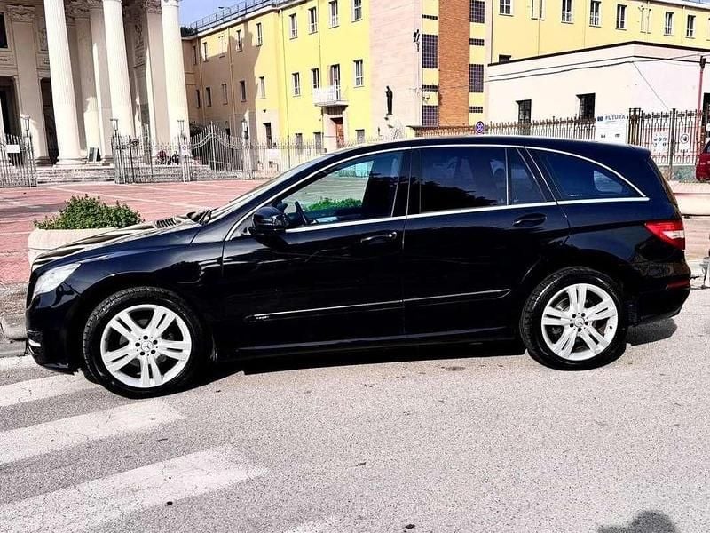 Usata Mercedes R350 265 CV (194 kW) 2012 Nero Monovolume