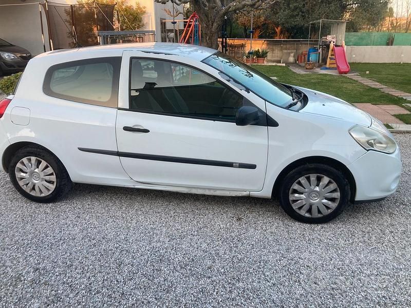 Usata Renault Clio II Dynamique 88 CV (64 kW) 2011 Bianco Furgone
