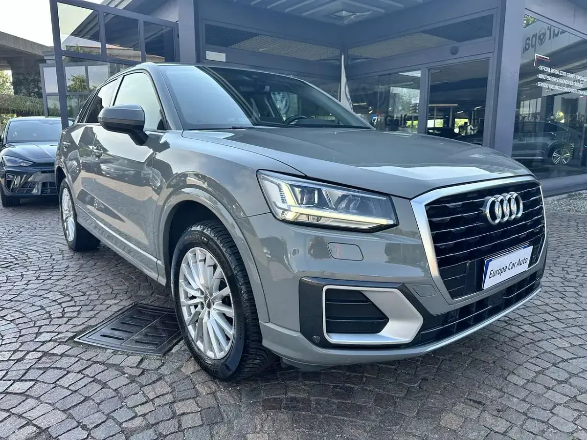 Usata Audi Q2 Design 150 CV (110 kW) 2017 Grigio chronos SUV