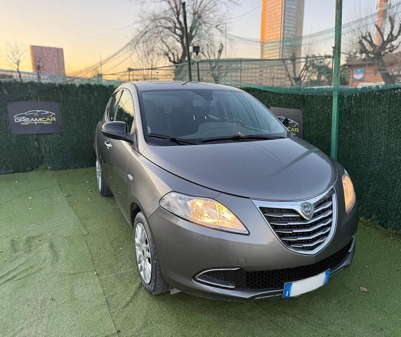 Usata Lancia Ypsilon 69 CV (50 kW) 2013 Grigio Utilitaria