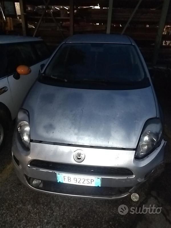 Usata Fiat Grande Punto 65 CV (47 kW) 2015 Grigio Utilitaria