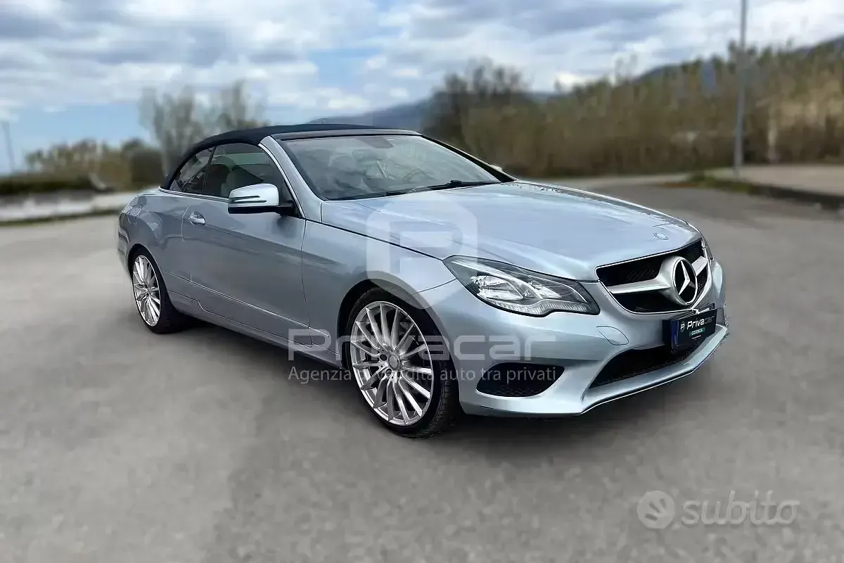 Usata Mercedes E220 Premium 170 CV (125 kW) 2015 Blu Cabrio
