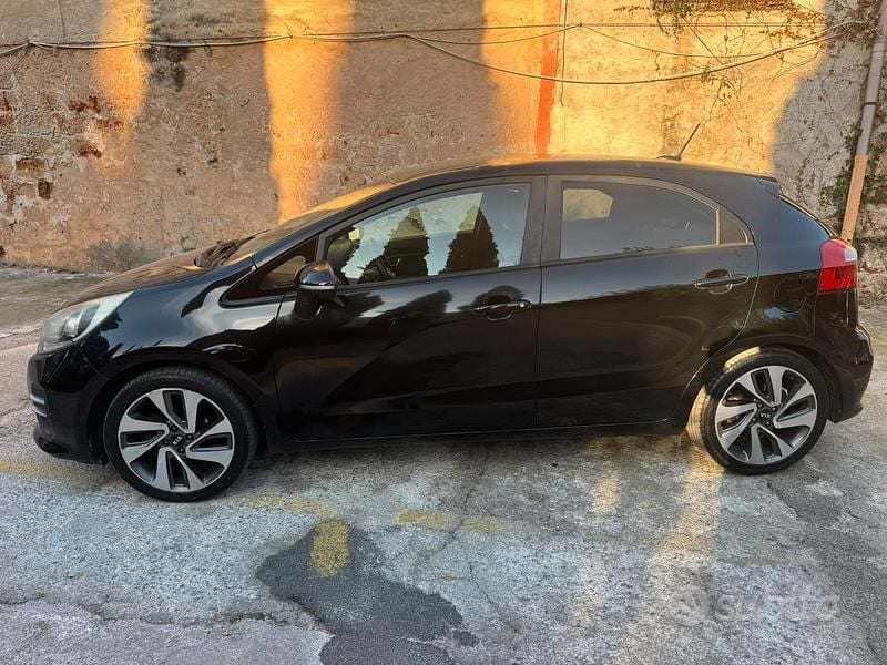 Usata Kia Rio 75 CV (55 kW) 2015 Nero Berlina