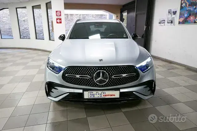 Usata Mercedes GLC200 AMG Line Premium 204 CV (150 kW) 2023 Argento SUV
